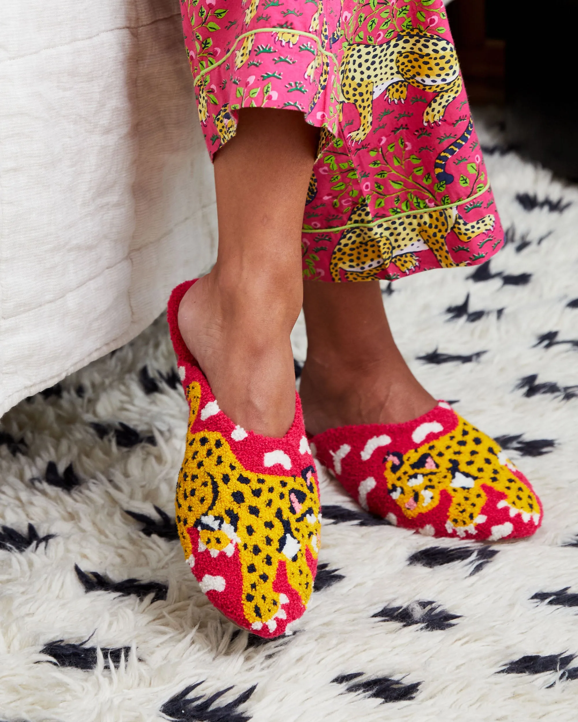 Bagheera - Tufted Slippers - Hot Pink
