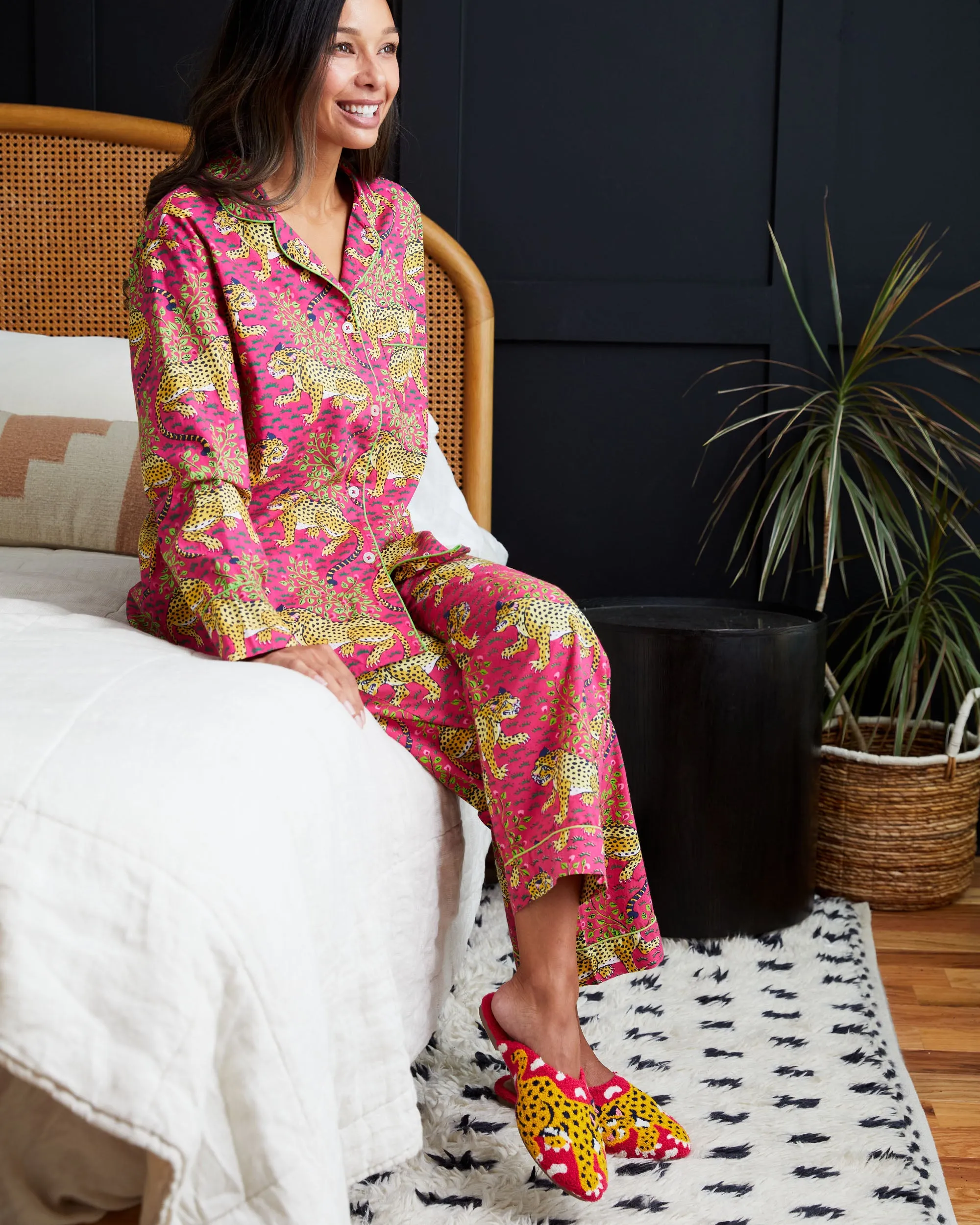 Bagheera - Tufted Slippers - Hot Pink