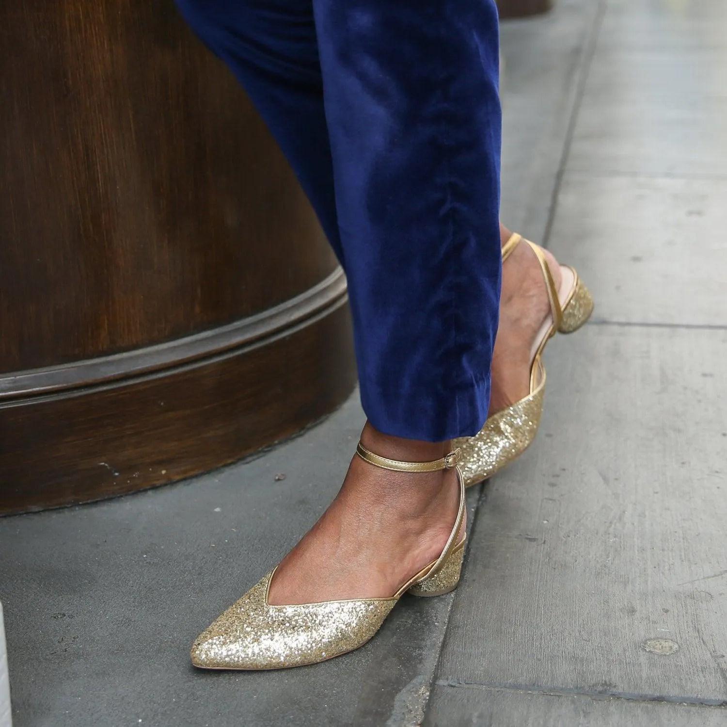 Gatsby Glitter V Slide   Gold Marilyn Strap