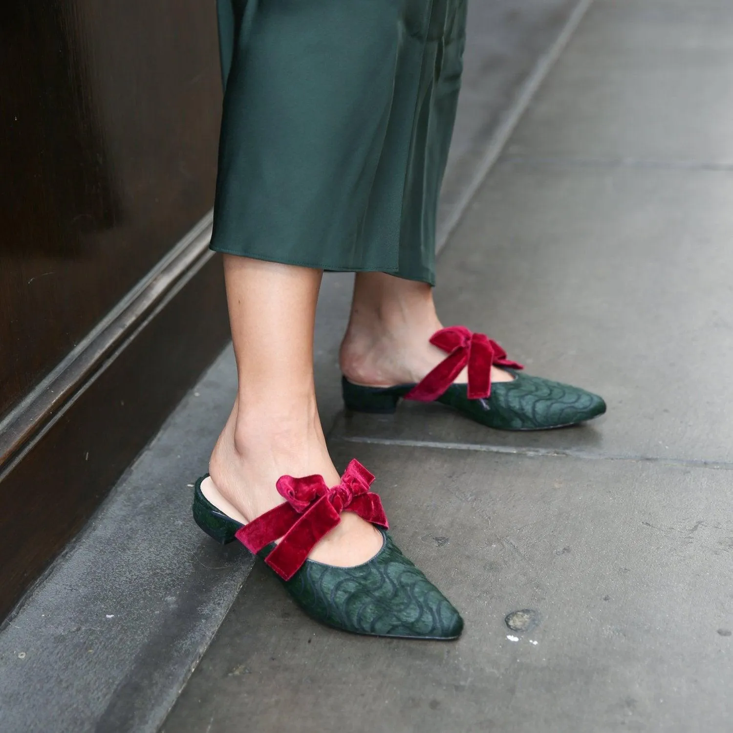 Groovy Green Point Slide   Red Velvet Marie Strap