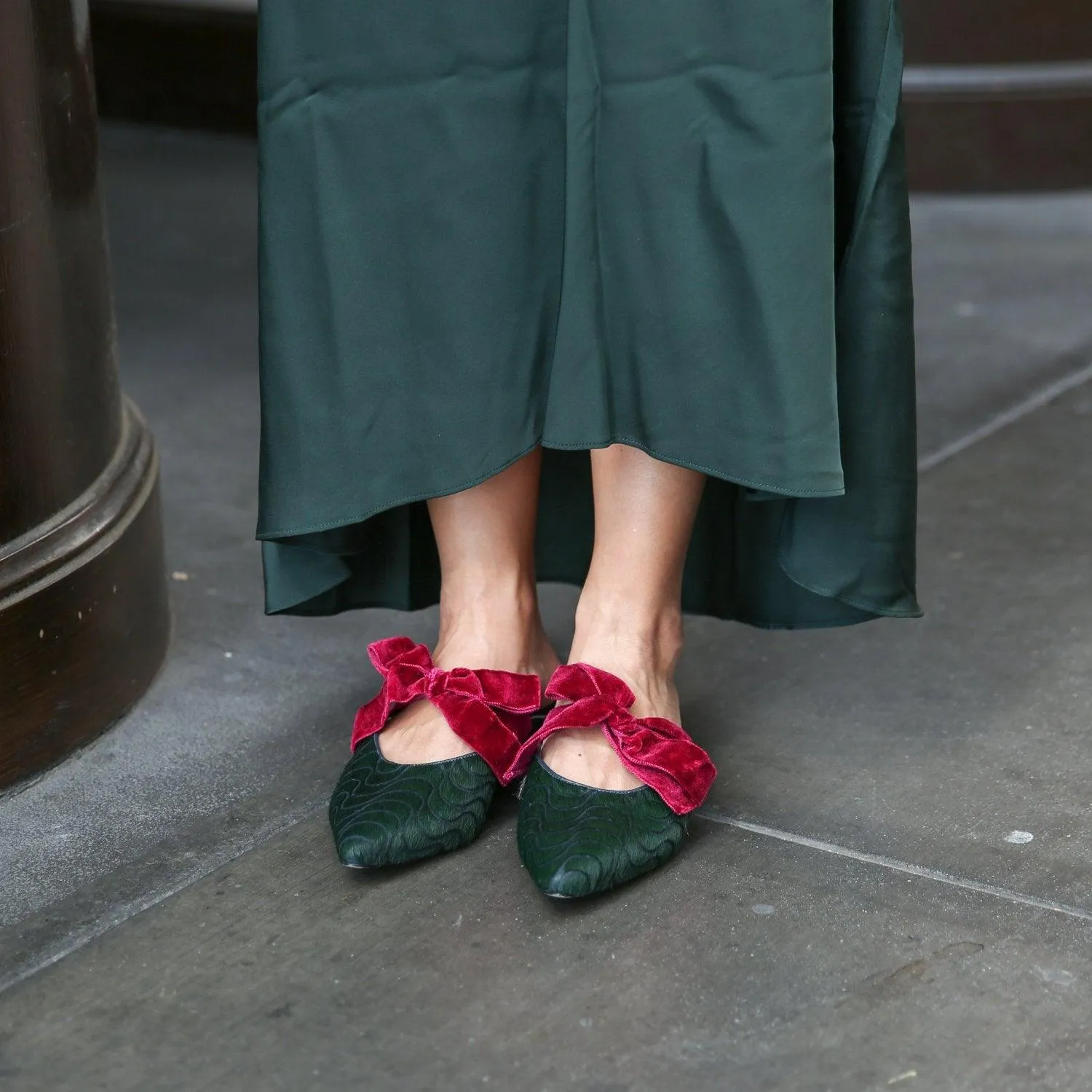 Groovy Green Point Slide   Red Velvet Marie Strap