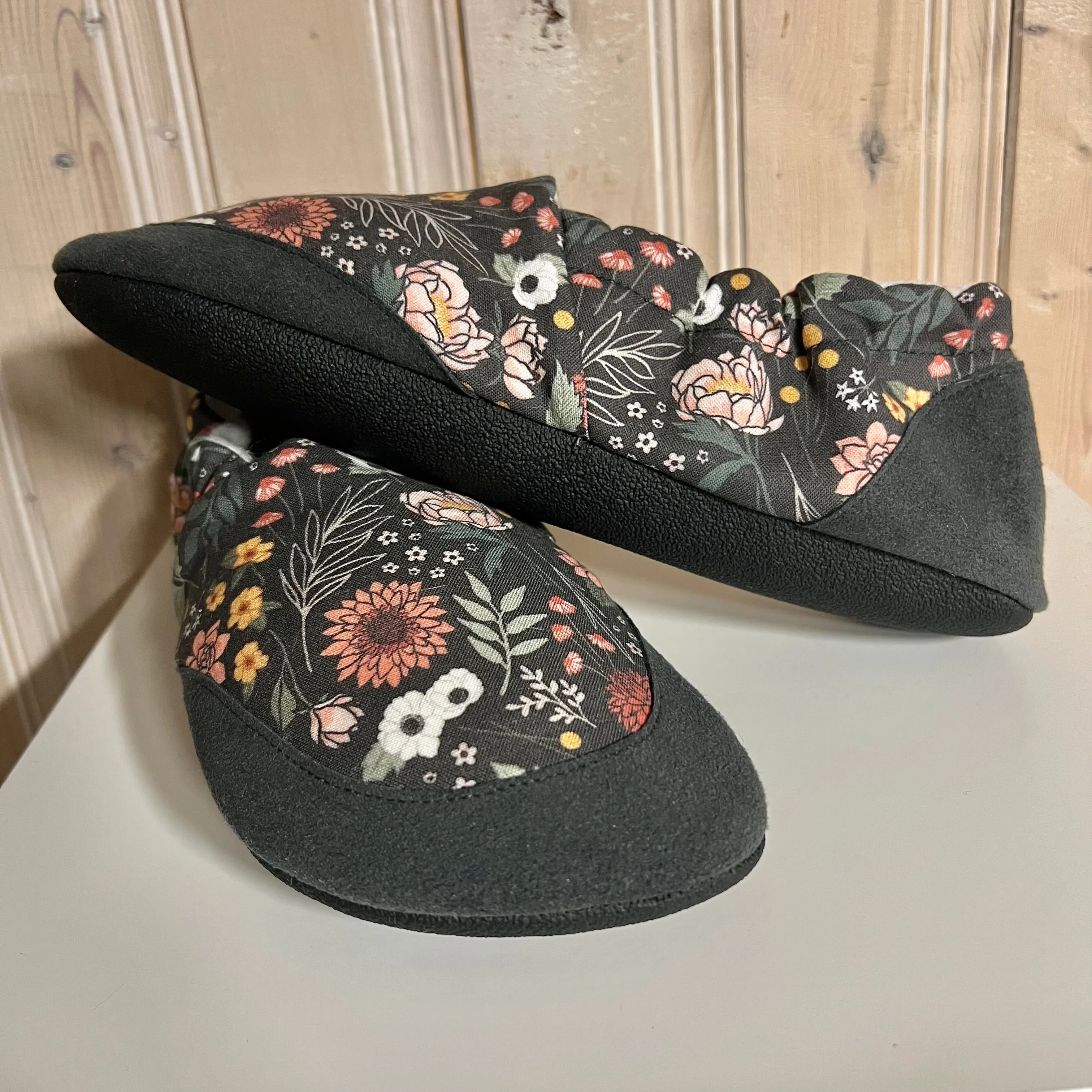 JadyLadys slip on shoe - Charcoal floral