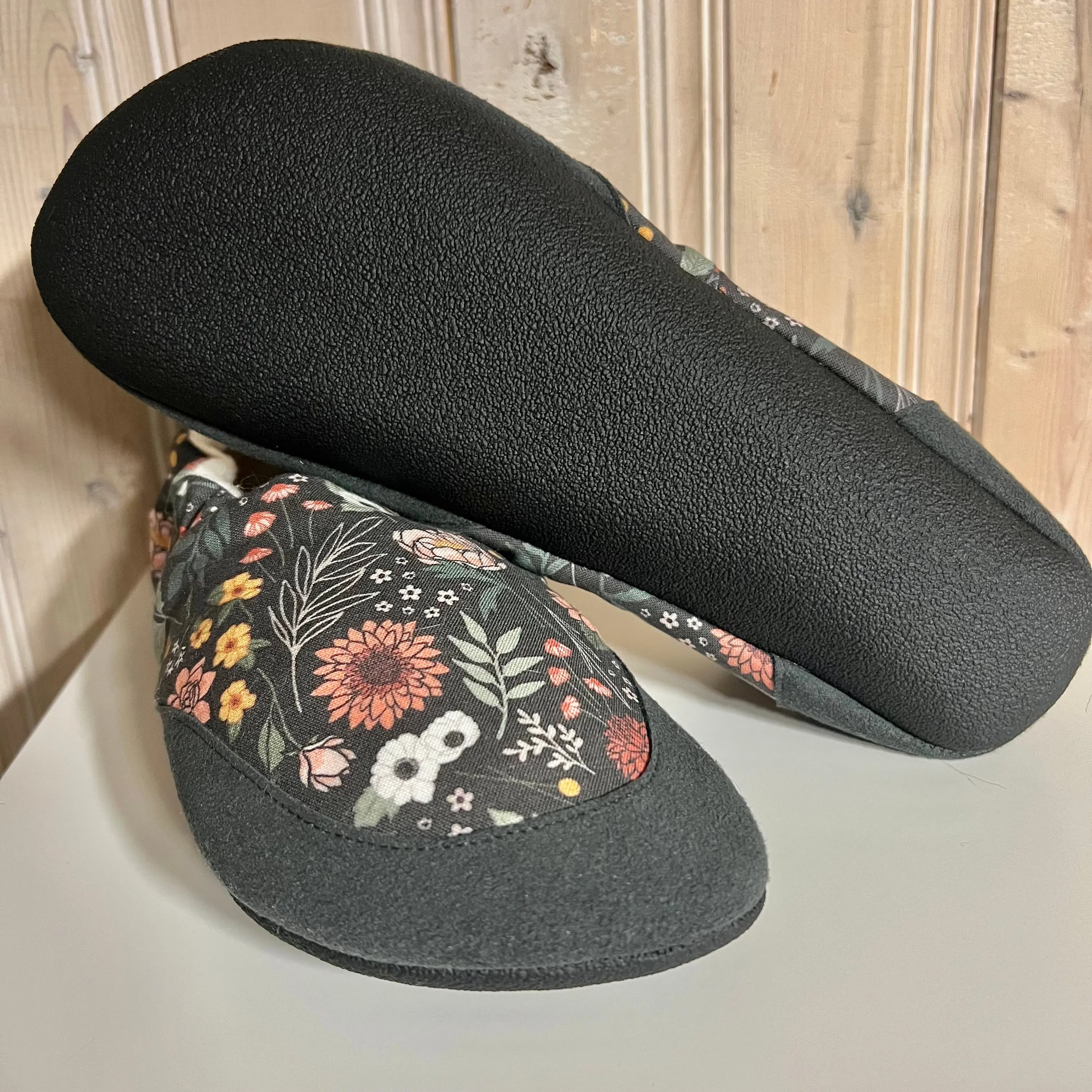 JadyLadys slip on shoe - Charcoal floral