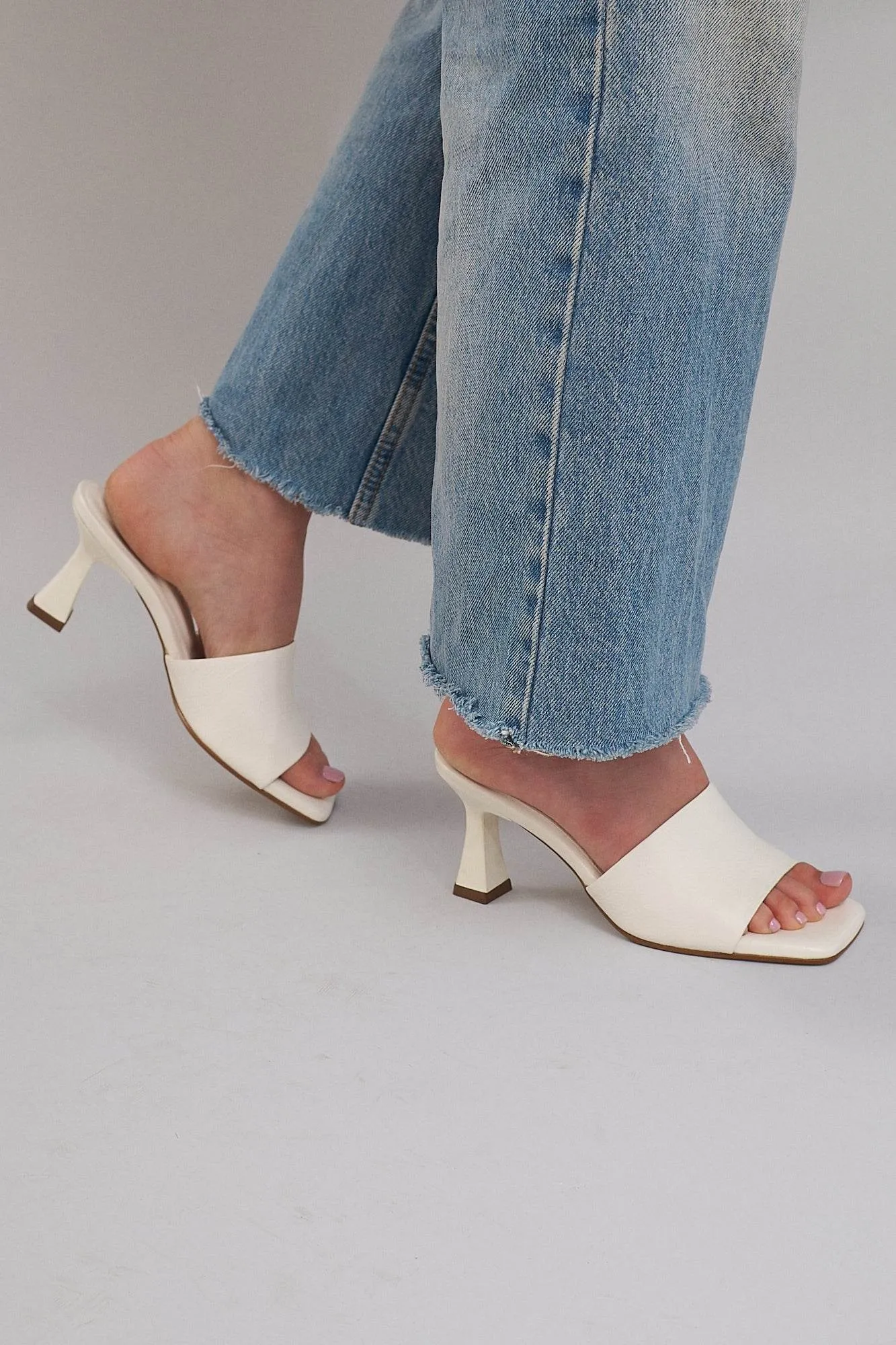 L.A. Heels - White