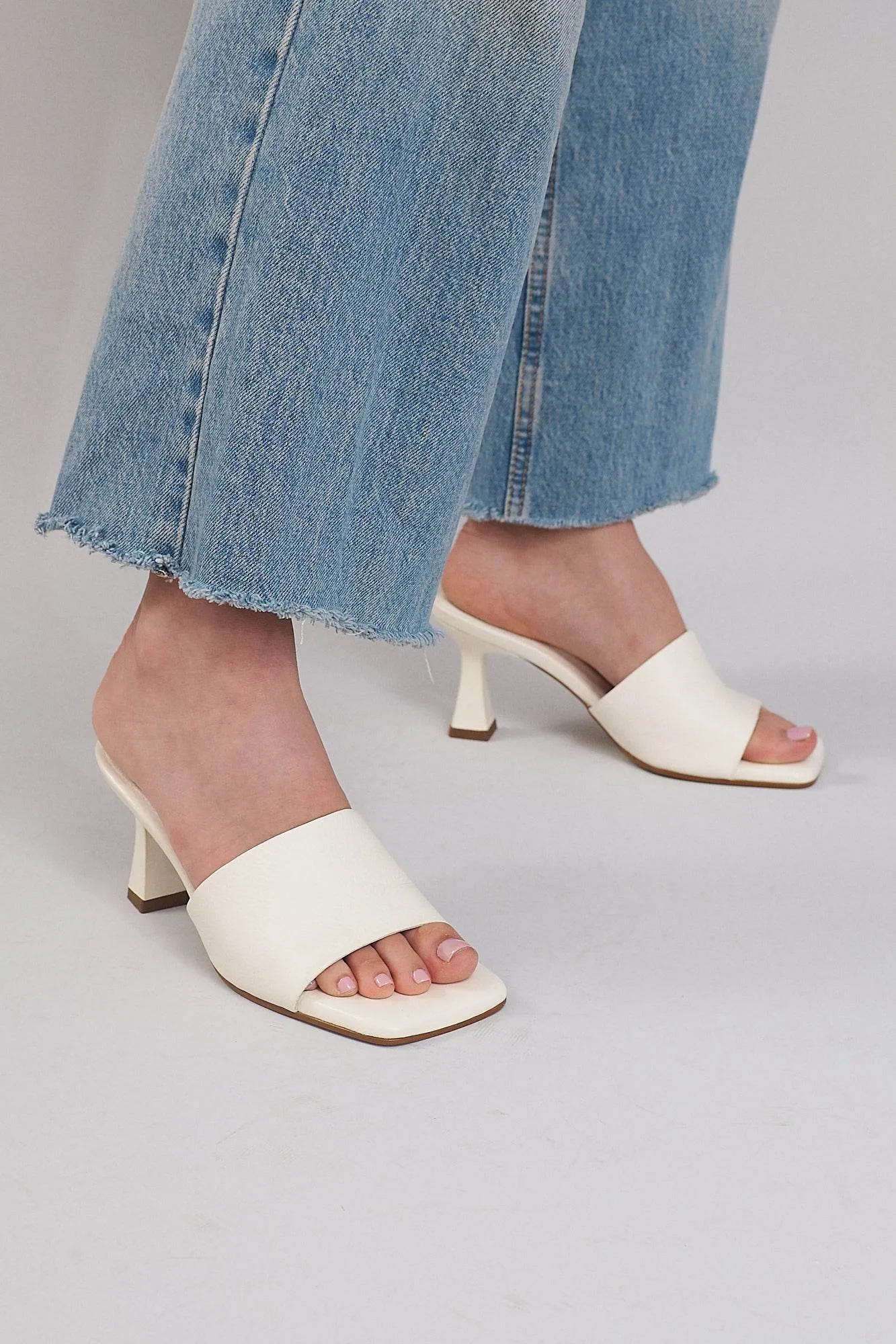 L.A. Heels - White
