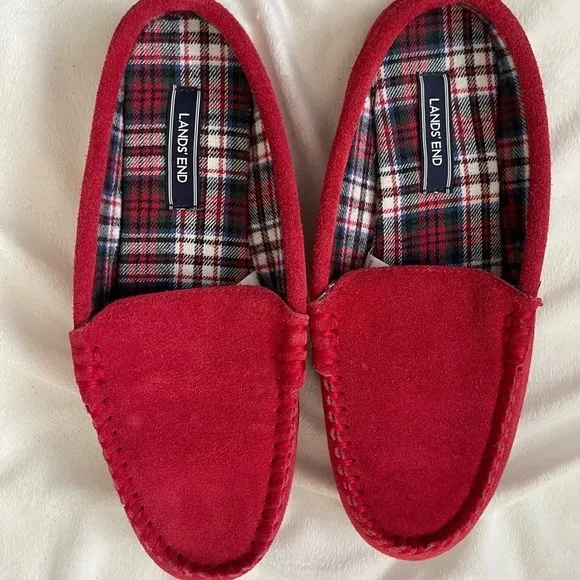 Land’s aid slippers .