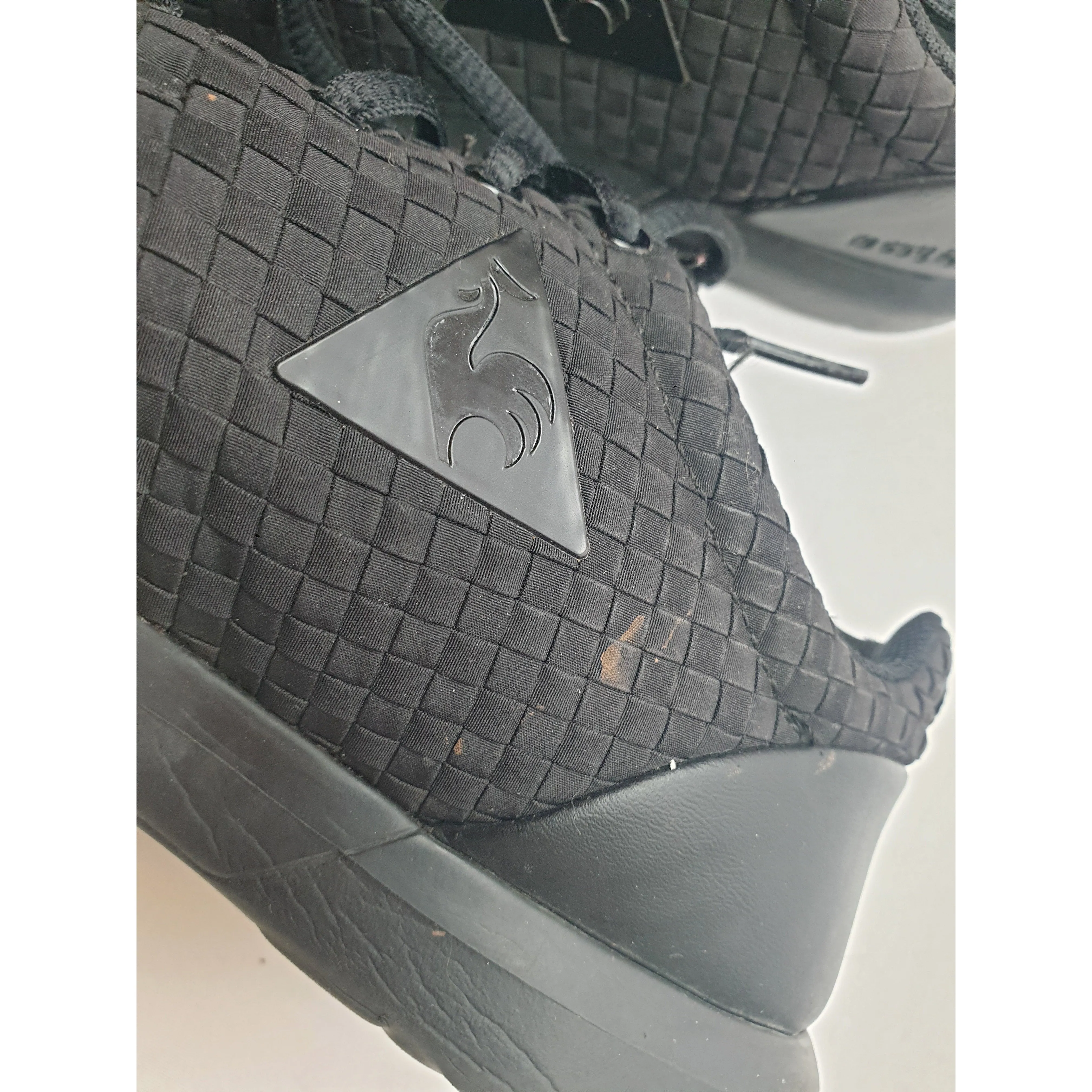 Le Coq Sportif black basket weave style laceup shoes size 6