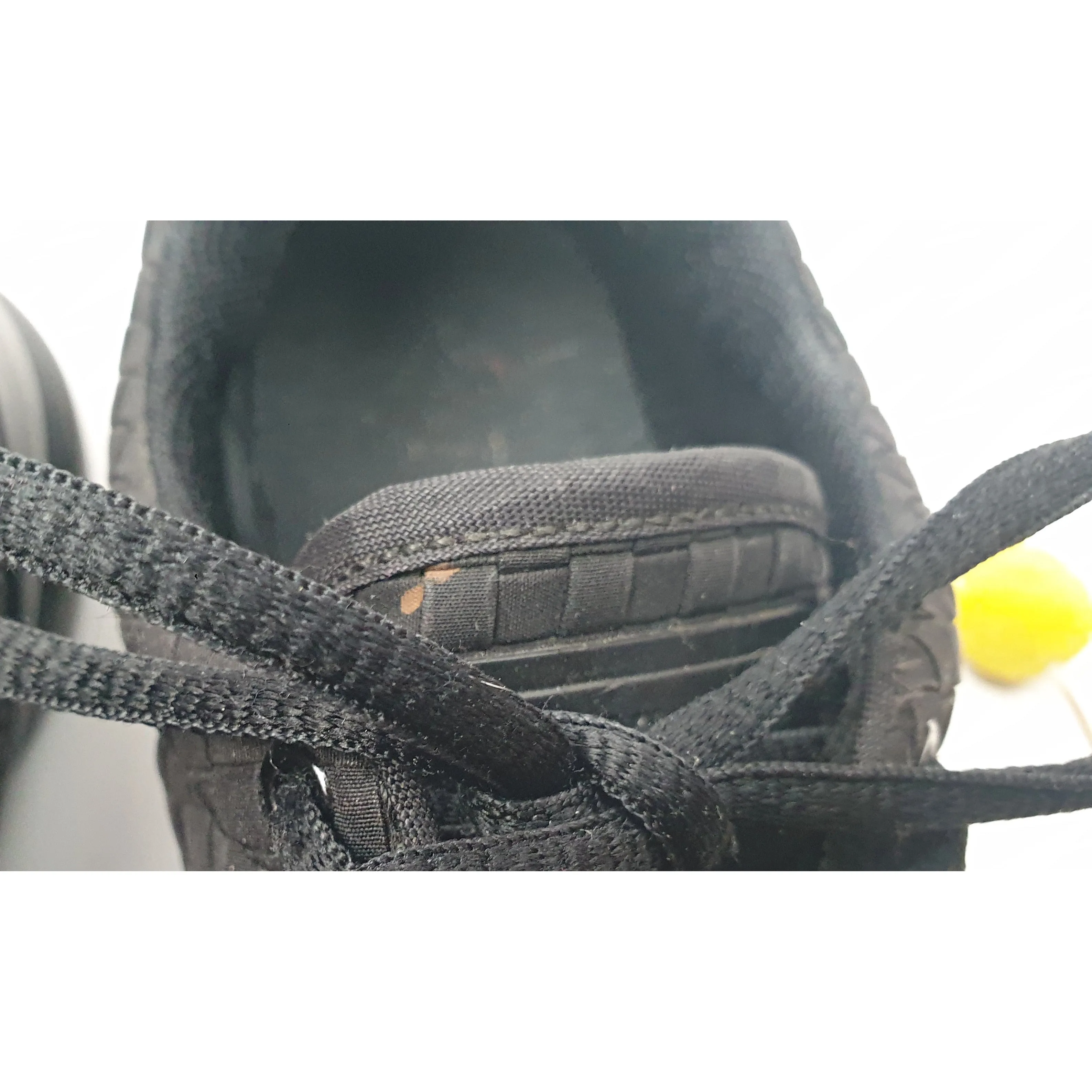 Le Coq Sportif black basket weave style laceup shoes size 6