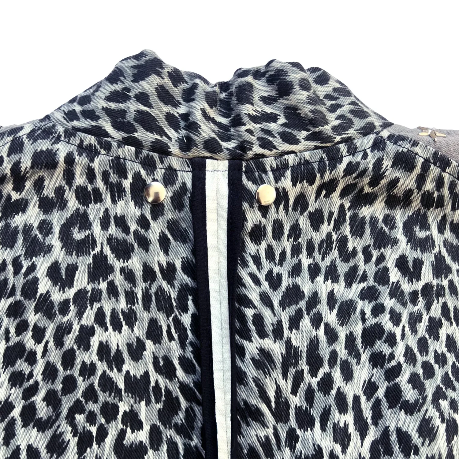 Leopard-Print Sleeveless Bomber Jacket in Grey