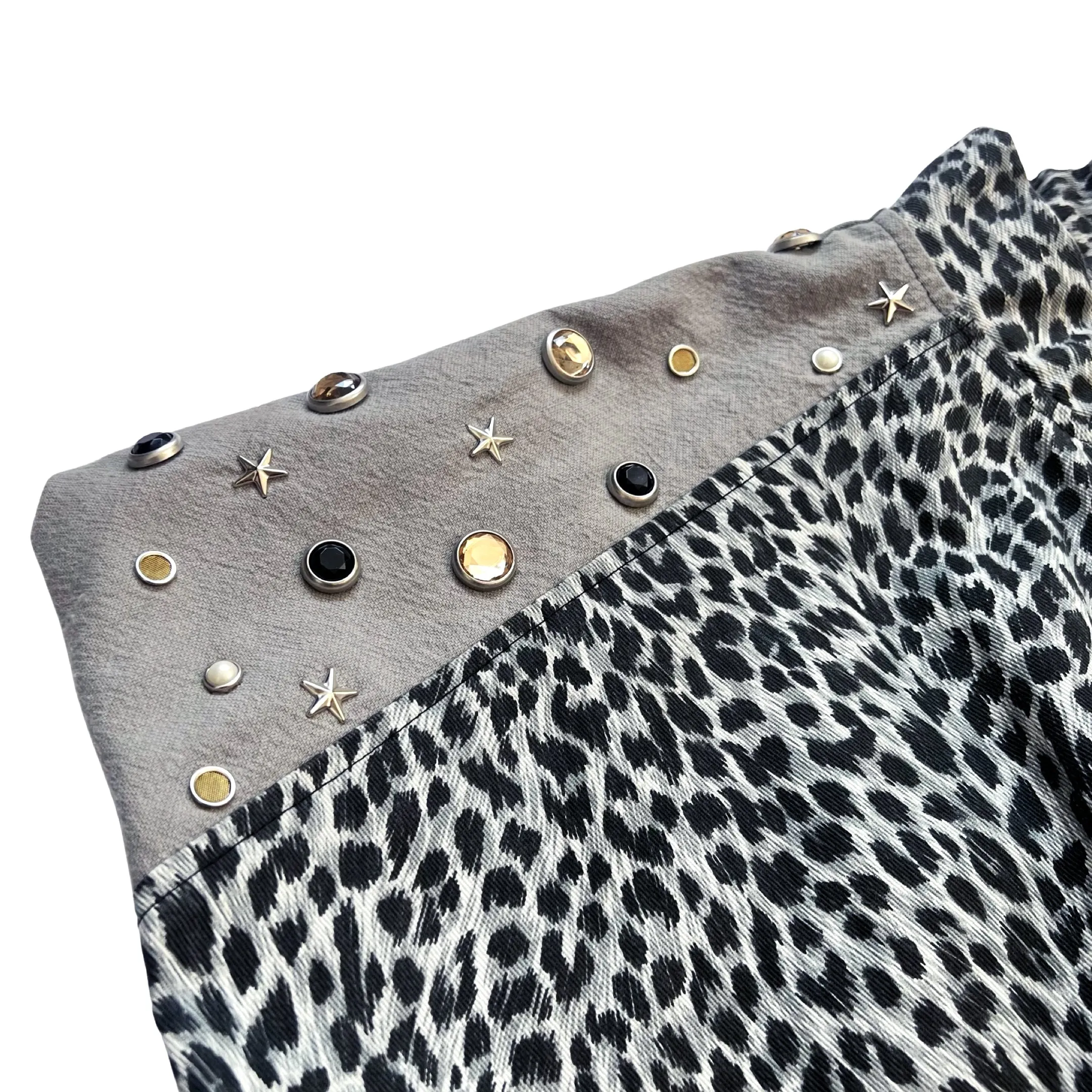 Leopard-Print Sleeveless Bomber Jacket in Grey