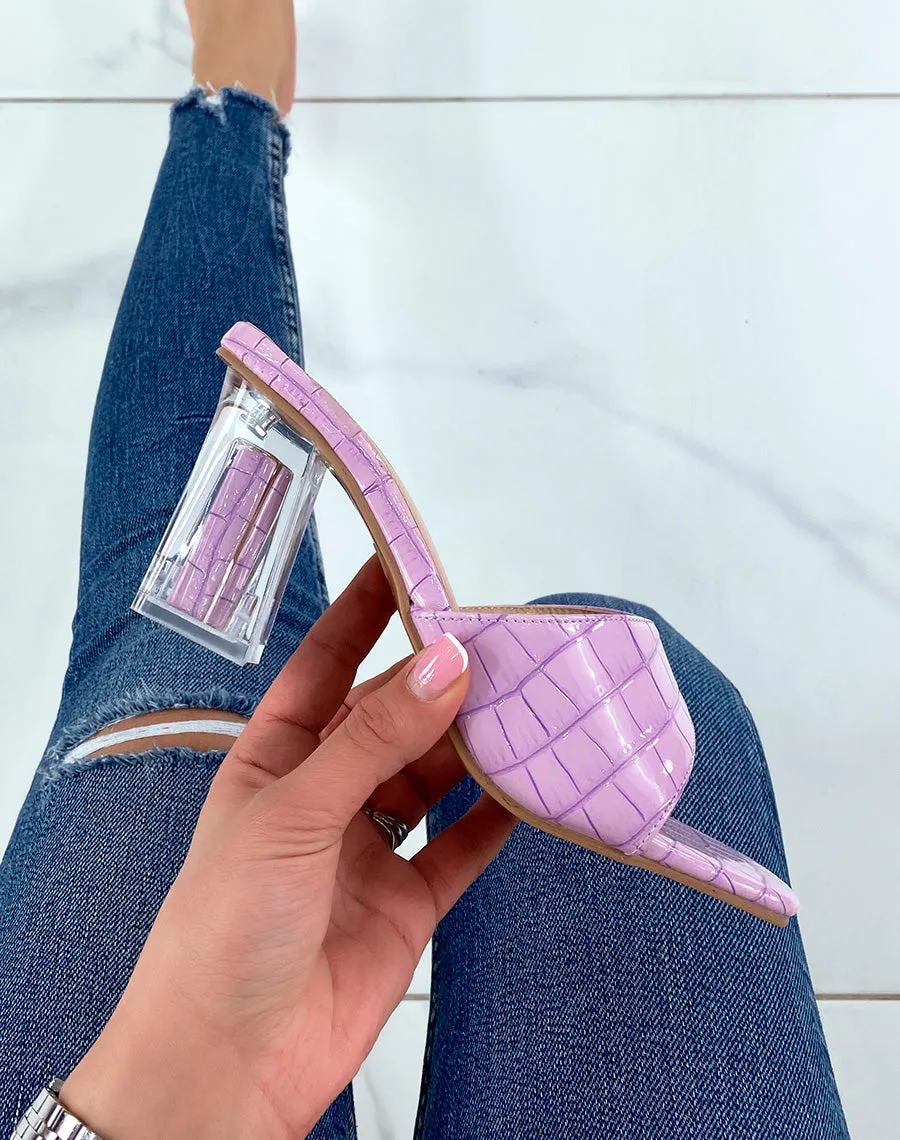 Mules violettes effet croco à talon transparent carré