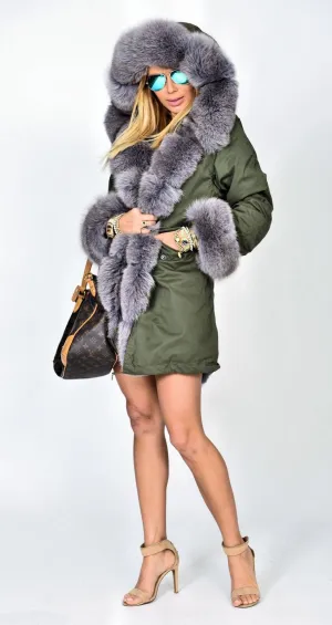 New Arrival Army Green Jacket with Loose Hooded Grey Faux Fur
