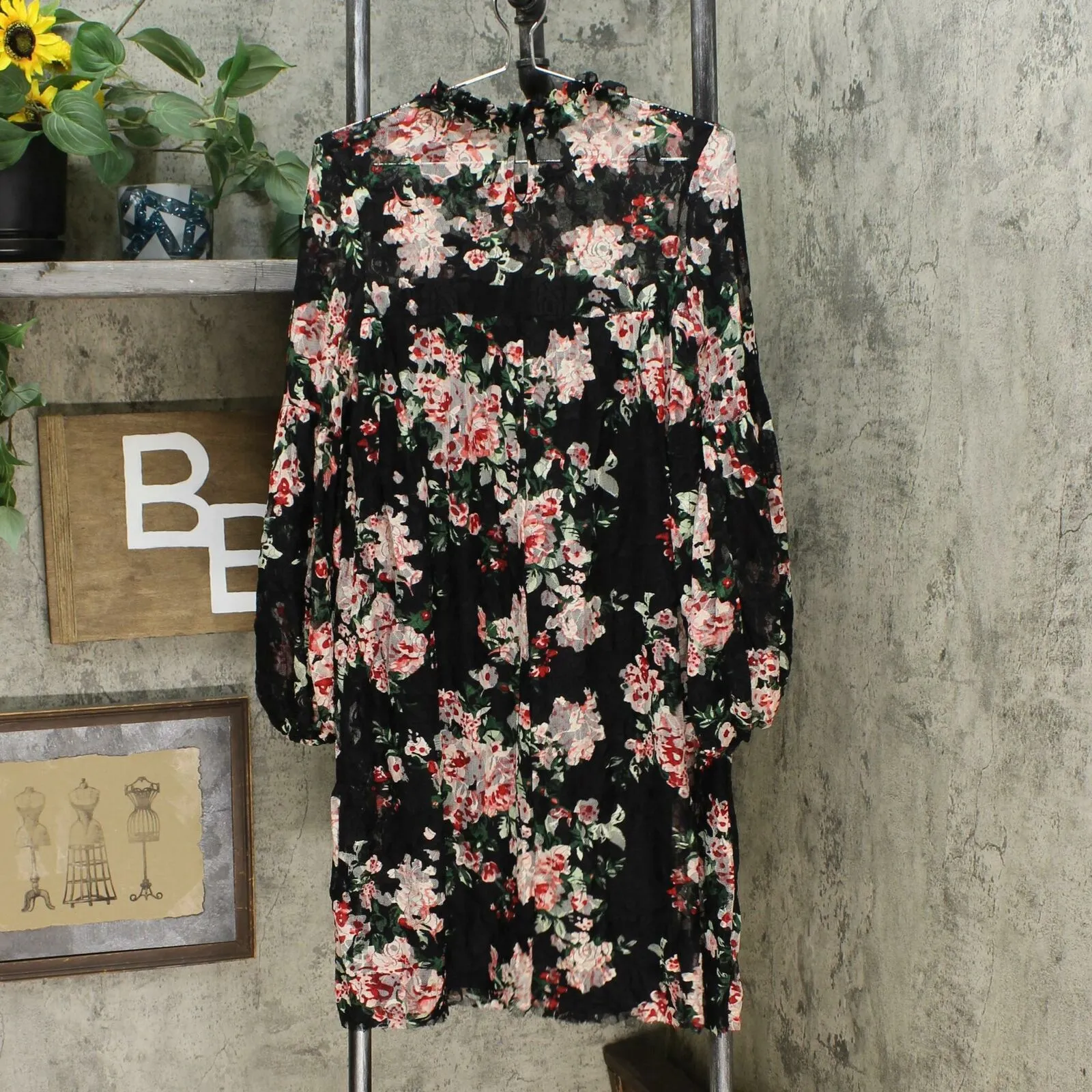 Tash   Sophie Long Sleeve Ruffle Printed Lace Dress Black Floral Medium