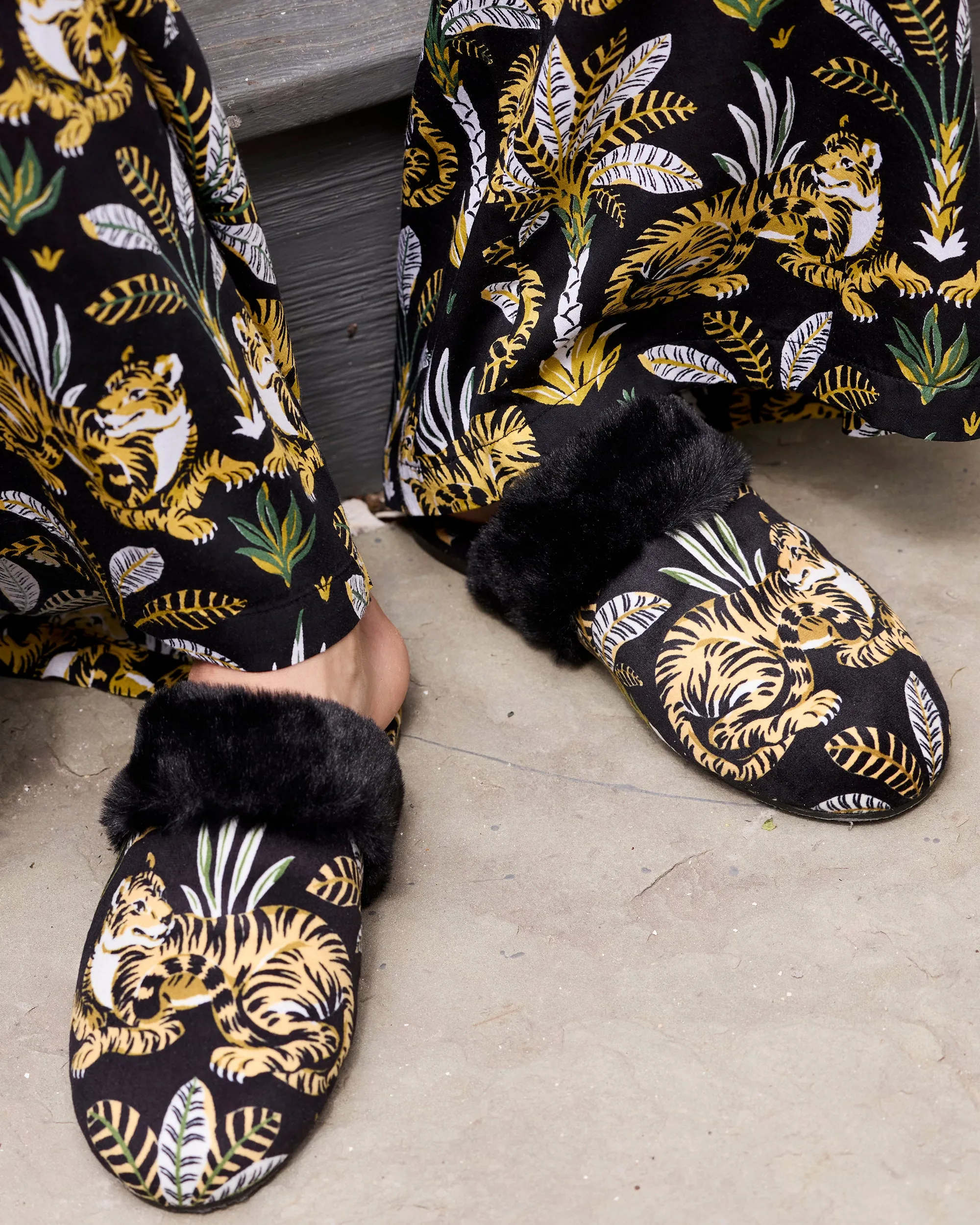 Untamed Tiger - Velvet Faux-Fur Slippers - Gold Ink